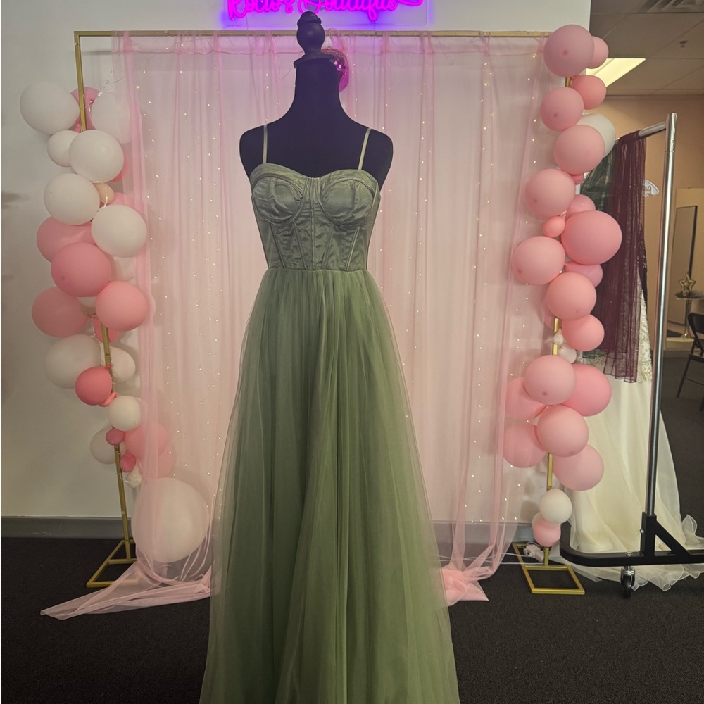 Elegant Green Strapless Gown